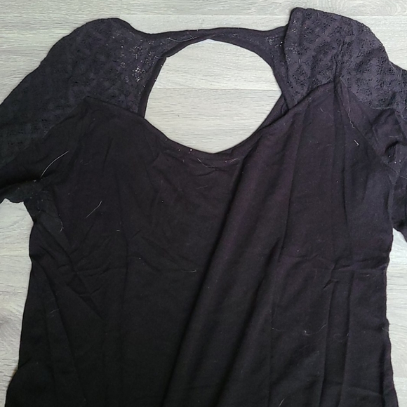 Comfy black top with lace shoulder - Picture 3 of 3
